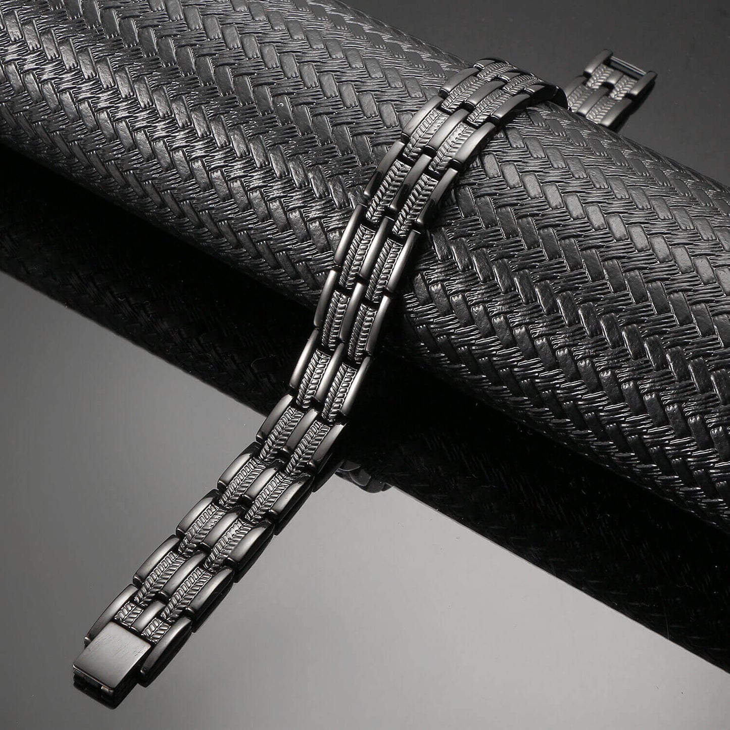 Schwarzes Herren- Titan Armband mit Magneten