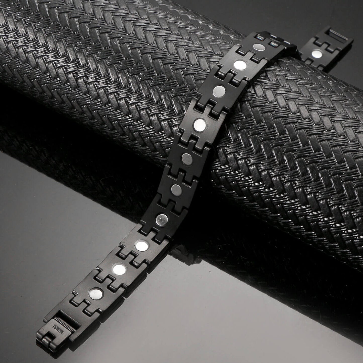 Schwarzes Herren- Titan Armband mit Magneten